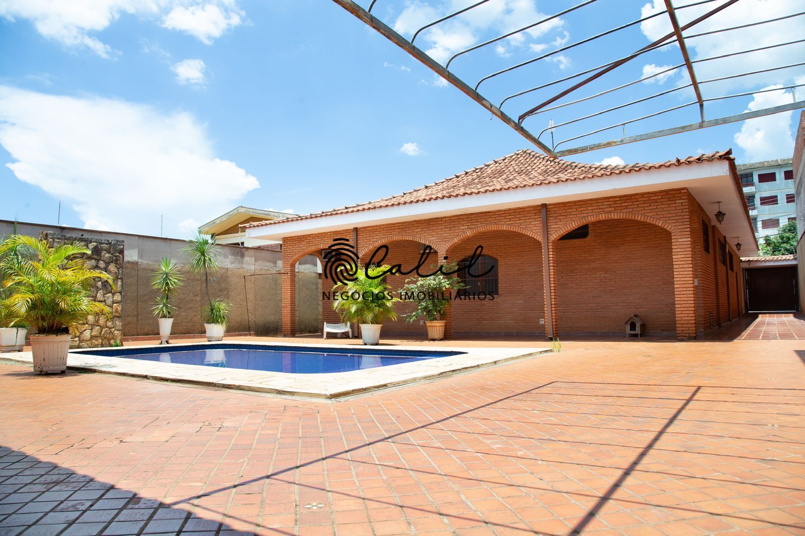 Casa à venda com 3 quartos, 214m² - Foto 2