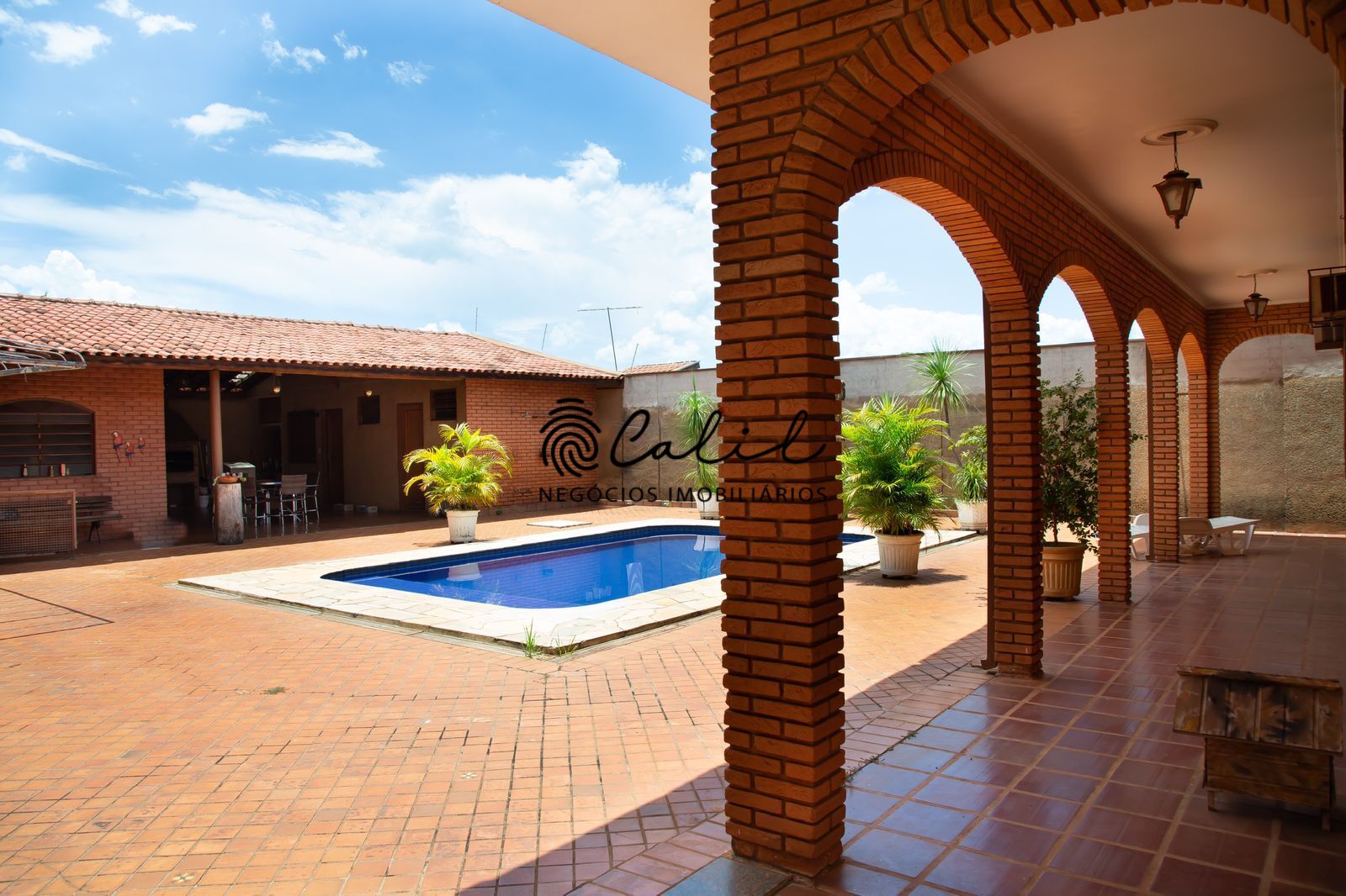 Casa à venda com 3 quartos, 214m² - Foto 4