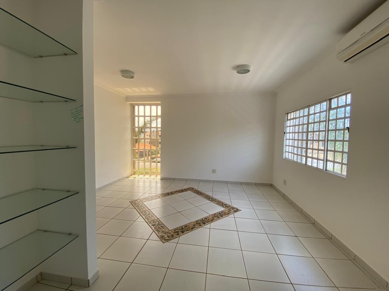 Prédio Inteiro para alugar com 12 quartos, 320m² - Foto 22