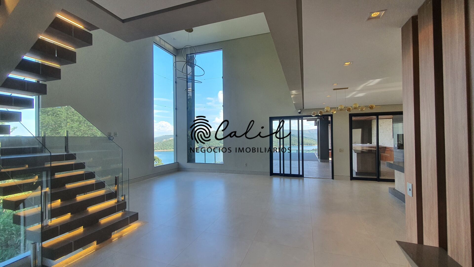 Casa à venda com 8 quartos, 650m² - Foto 5