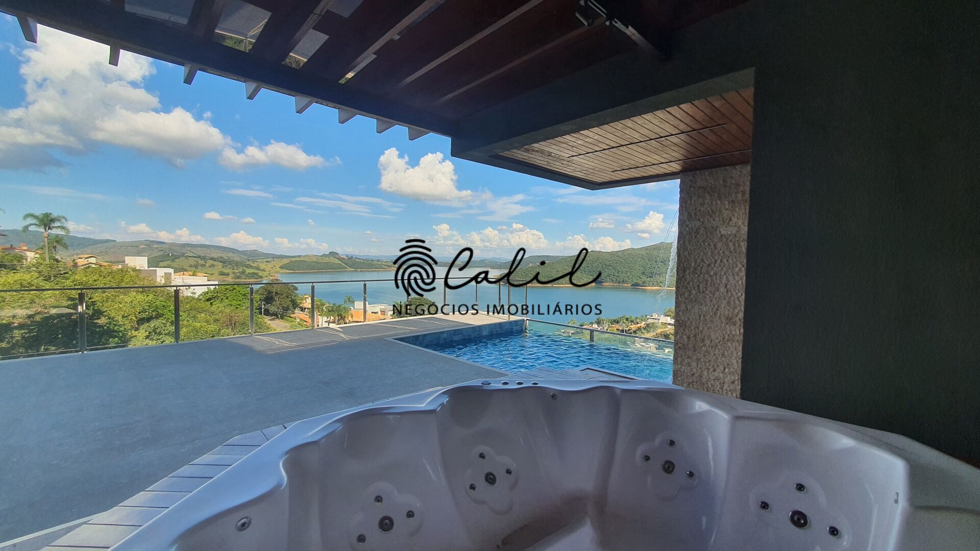 Casa à venda com 8 quartos, 650m² - Foto 15