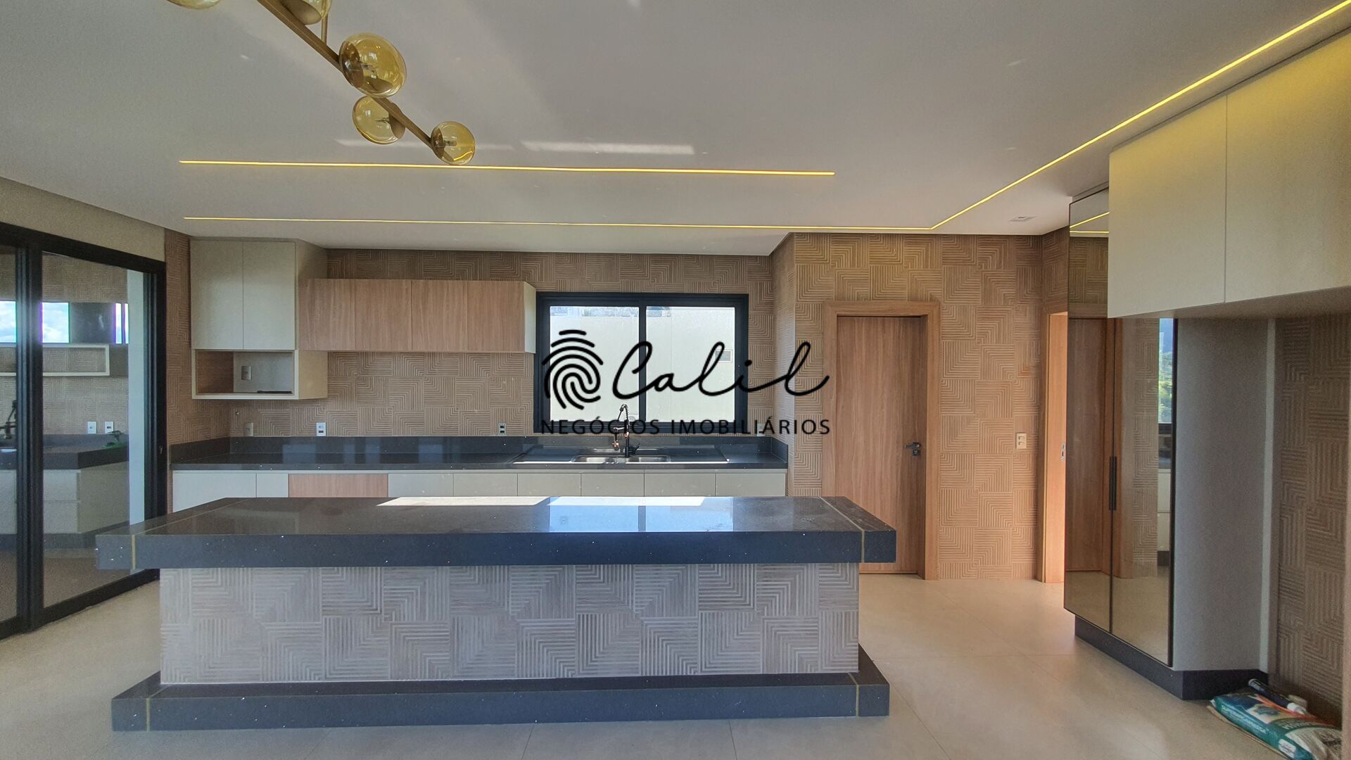 Casa à venda com 8 quartos, 650m² - Foto 8