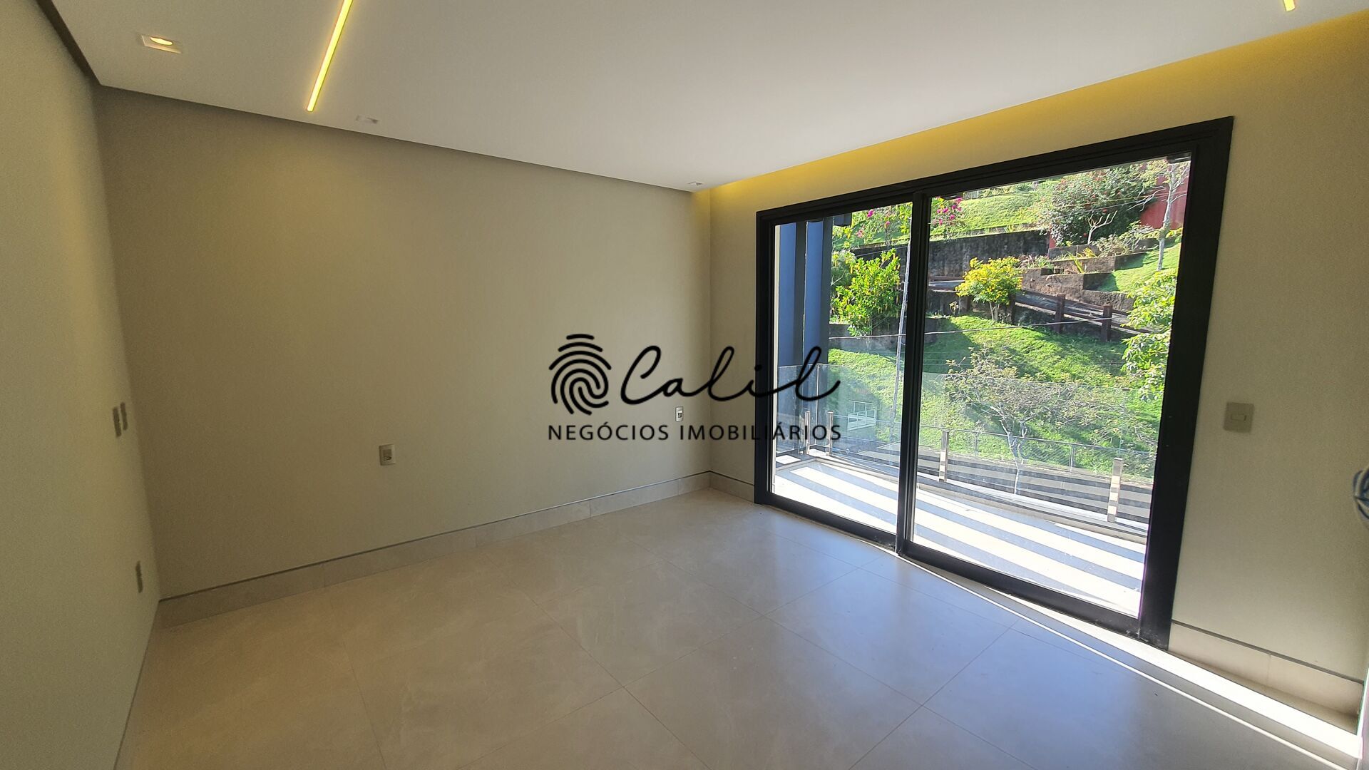 Casa à venda com 8 quartos, 650m² - Foto 26