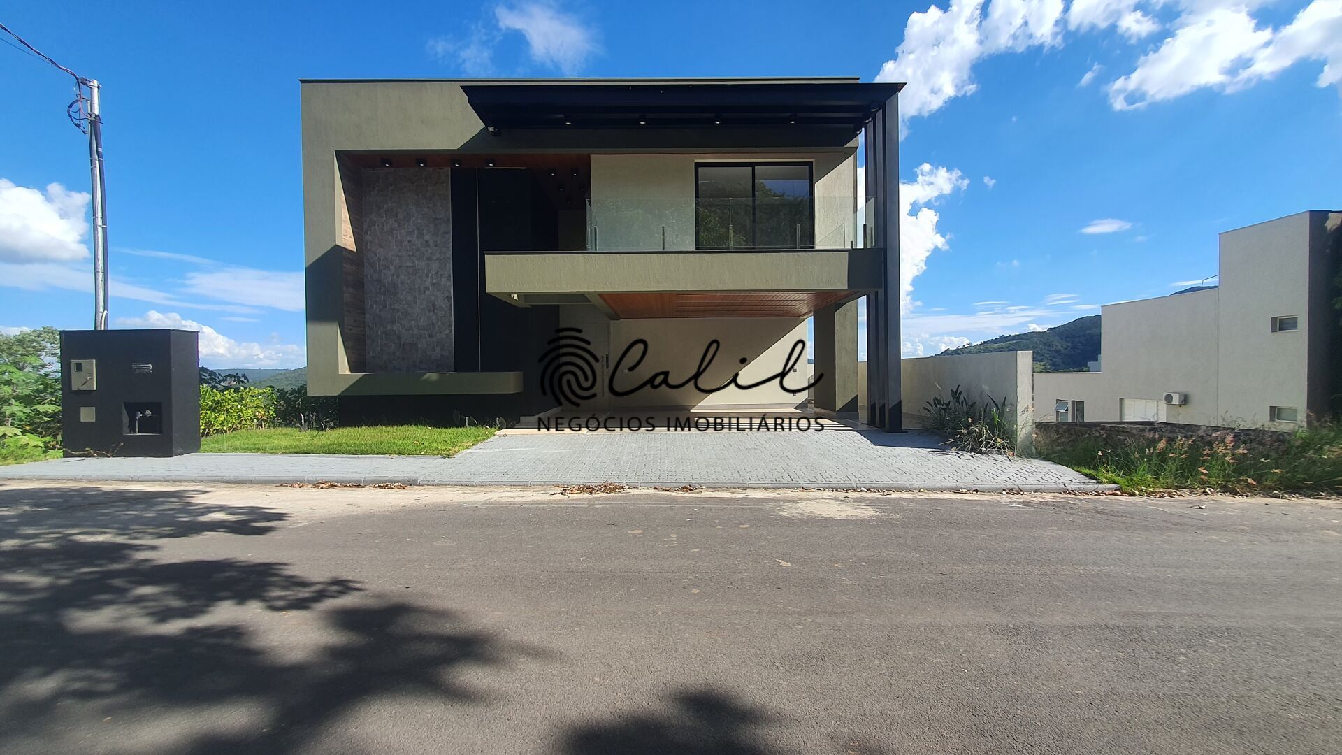 Casa à venda com 8 quartos, 650m² - Foto 2