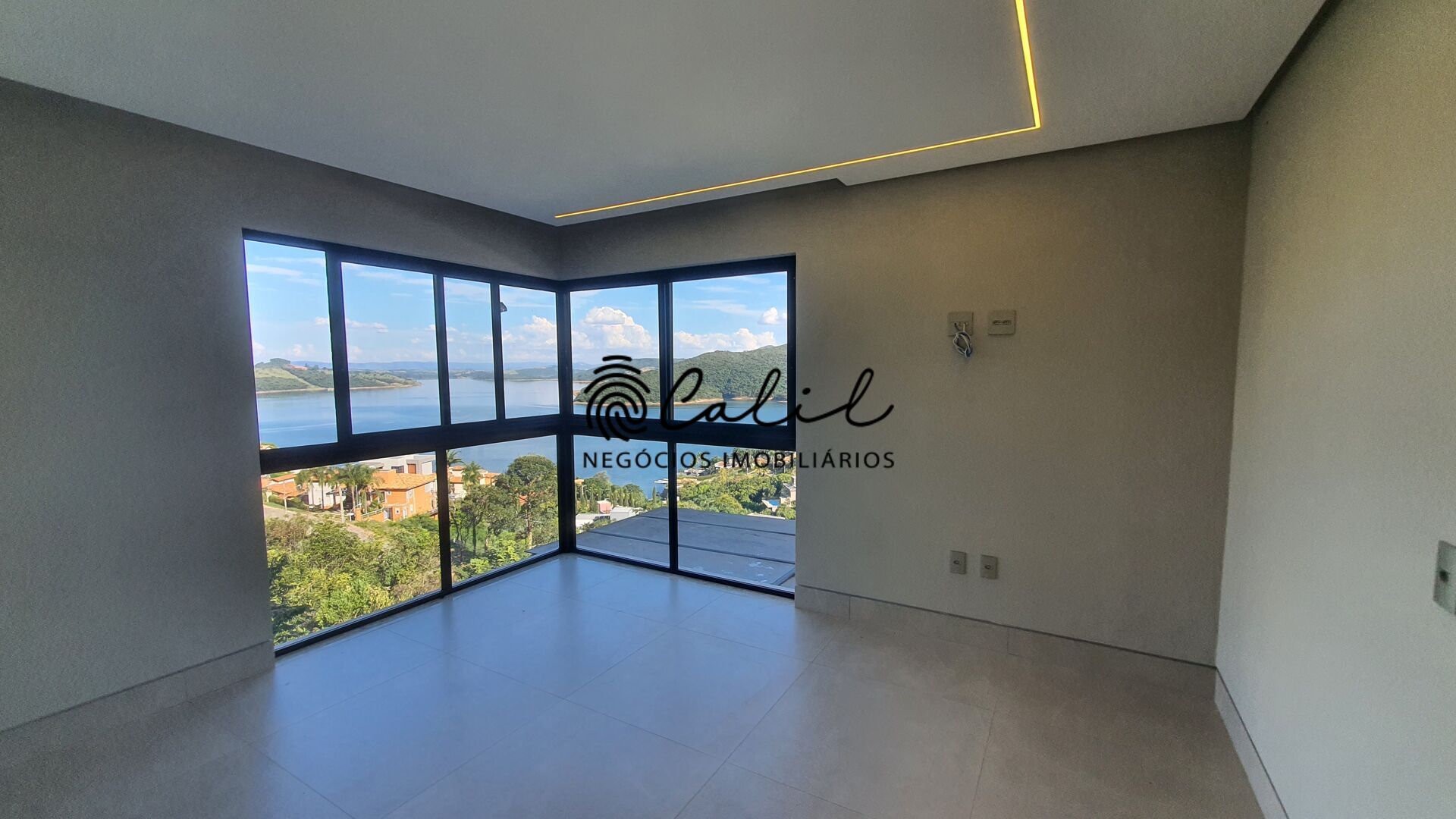Casa à venda com 8 quartos, 650m² - Foto 30