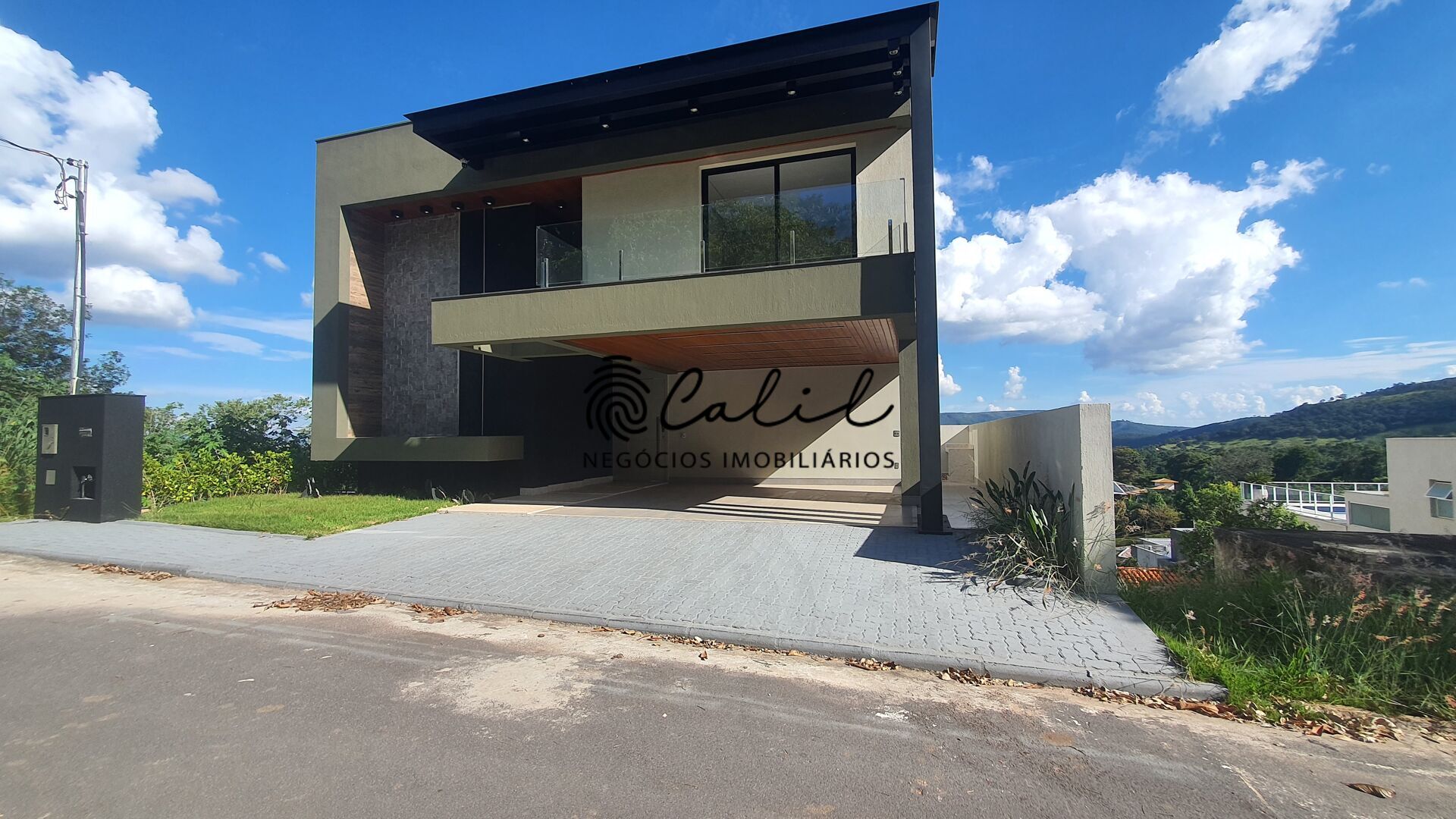 Casa à venda com 8 quartos, 650m² - Foto 4