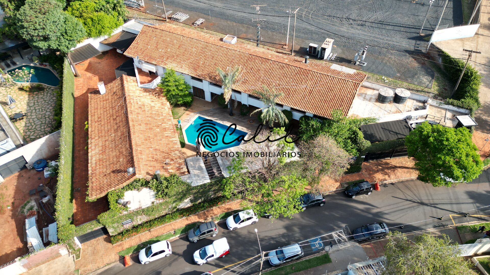 Casa, 5 quartos, 1469 m² - Foto 1