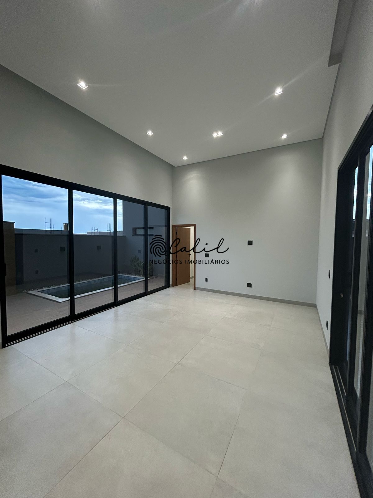 Casa de Condomínio à venda com 3 quartos, 143m² - Foto 2