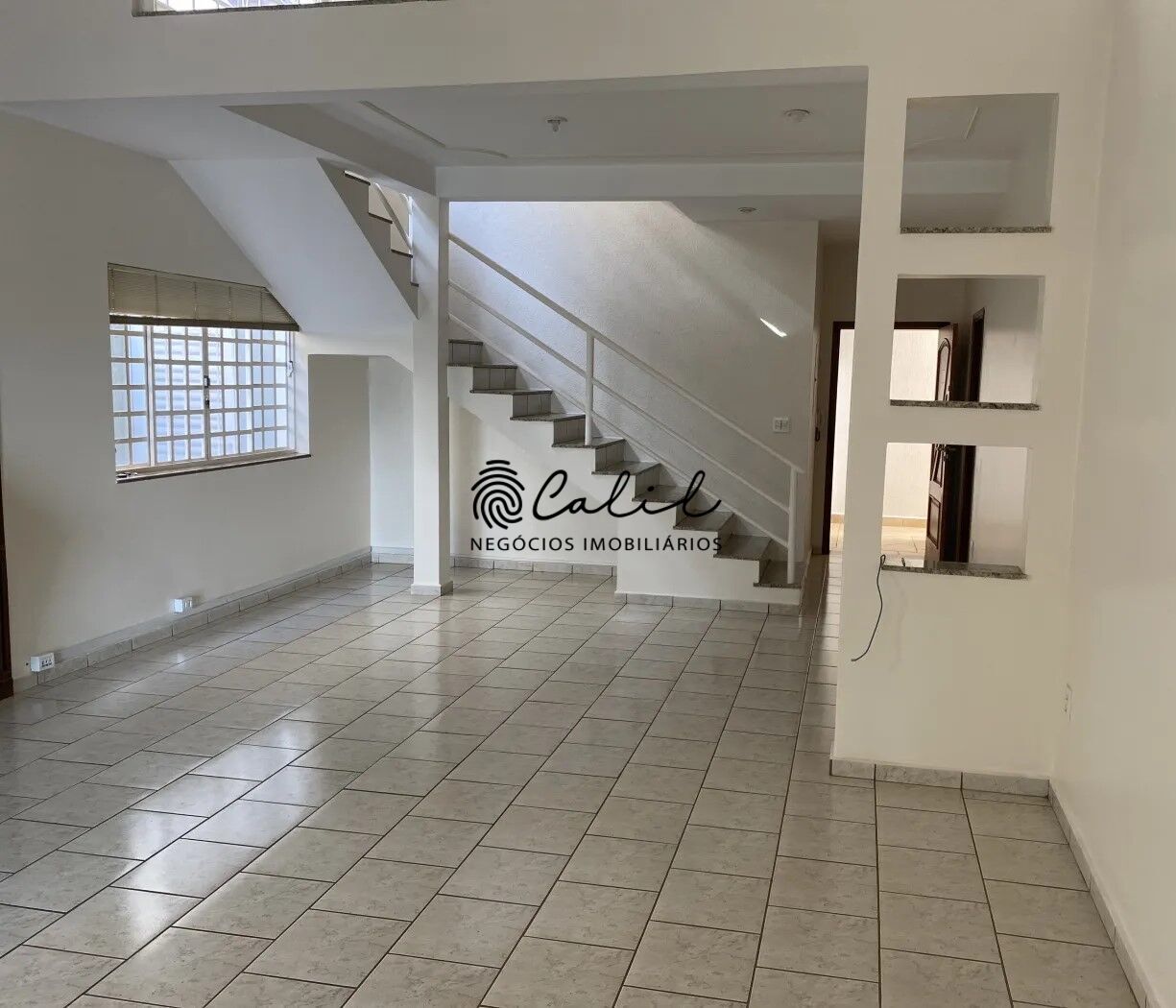 Casa para alugar com 3 quartos, 243m² - Foto 12