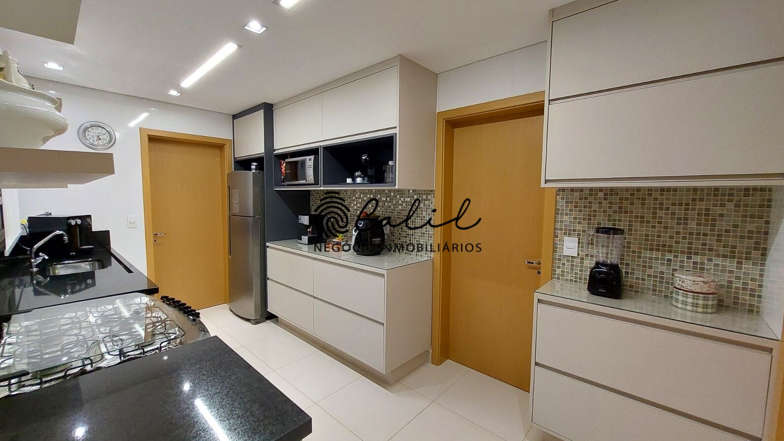 Apartamento à venda com 3 quartos, 195m² - Foto 6