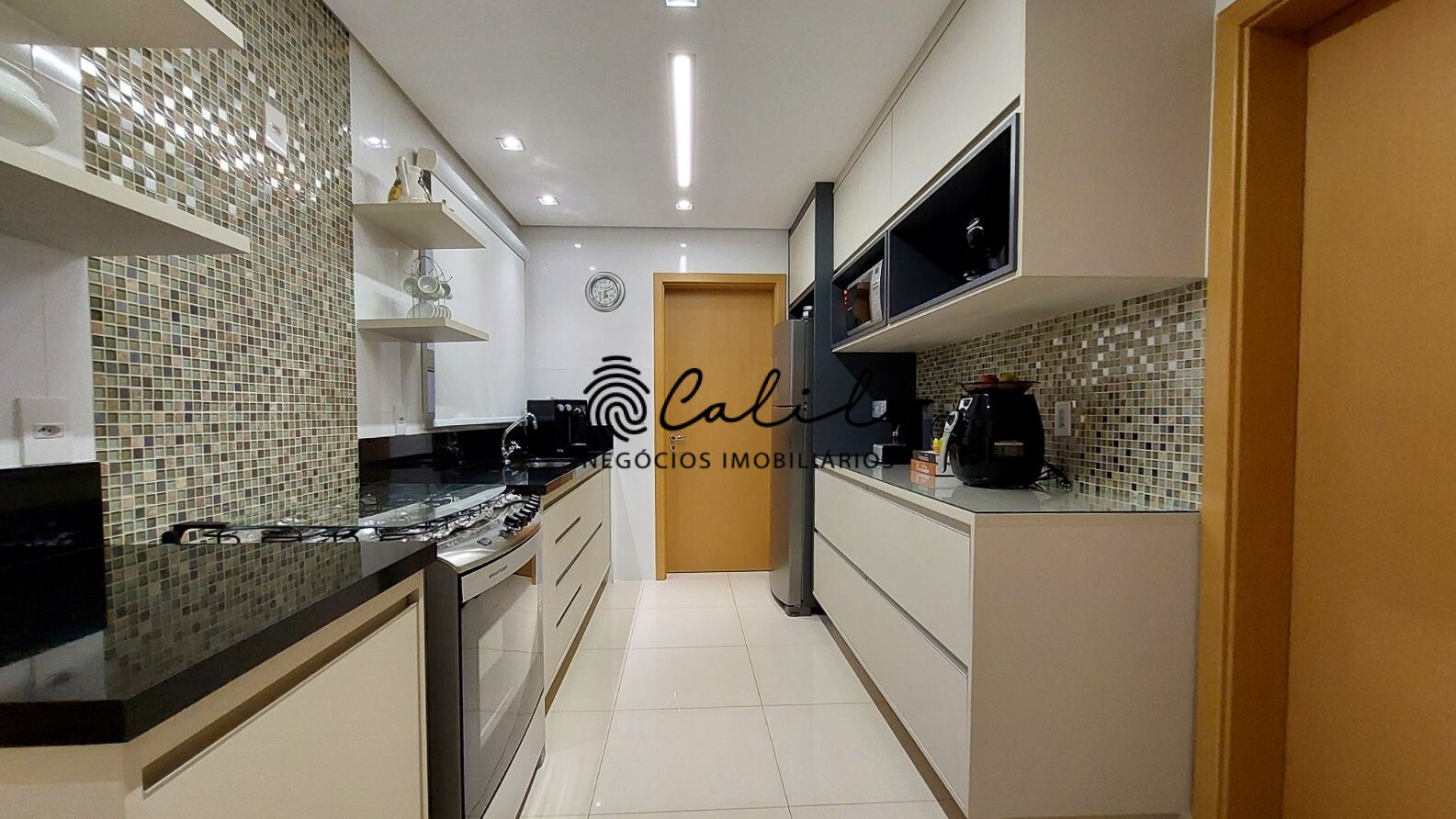 Apartamento à venda com 3 quartos, 195m² - Foto 5