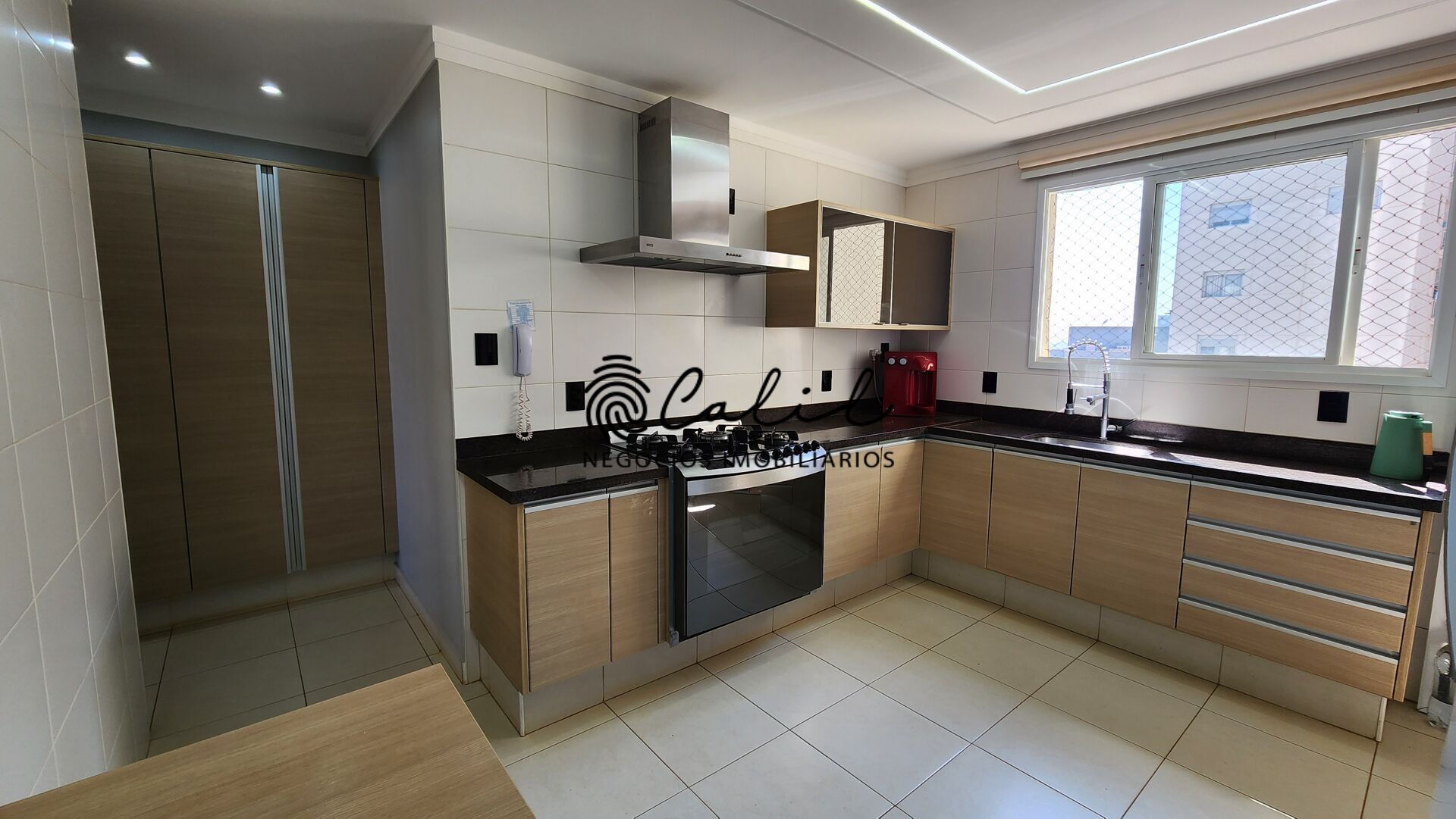 Apartamento à venda com 3 quartos, 202m² - Foto 9