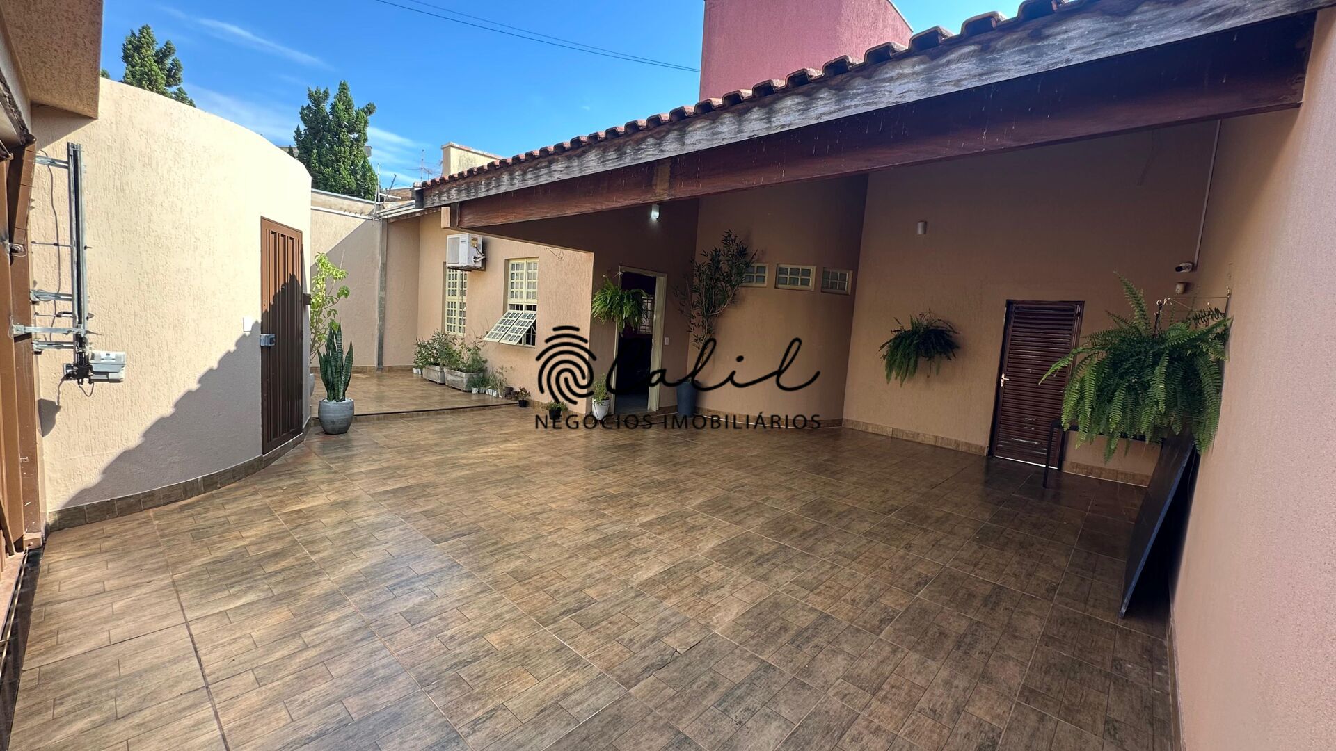 Casa à venda com 3 quartos, 153m² - Foto 1