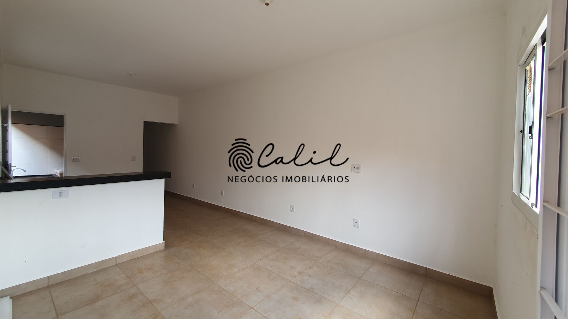Casa à venda com 2 quartos, 60m² - Foto 2