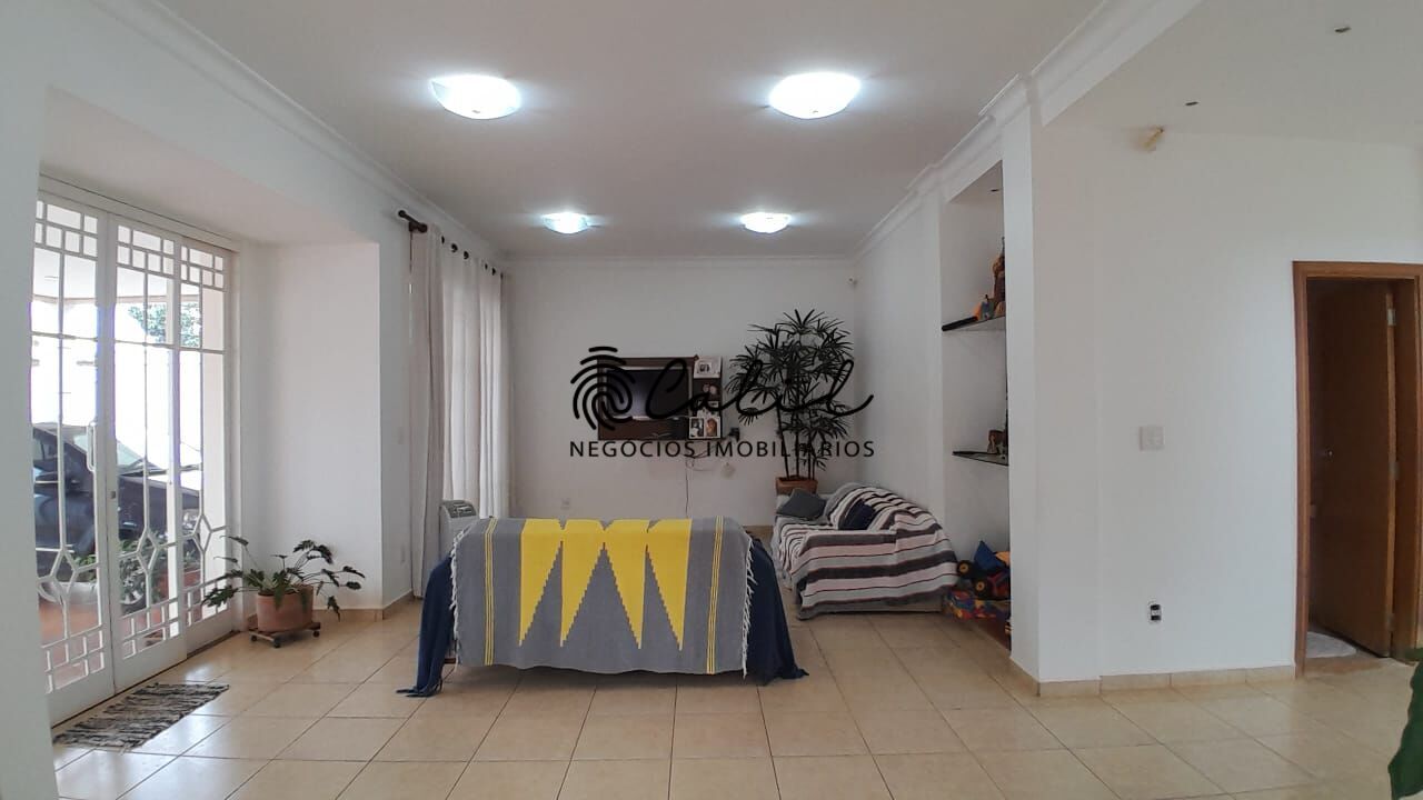 Casa à venda com 3 quartos, 380m² - Foto 7