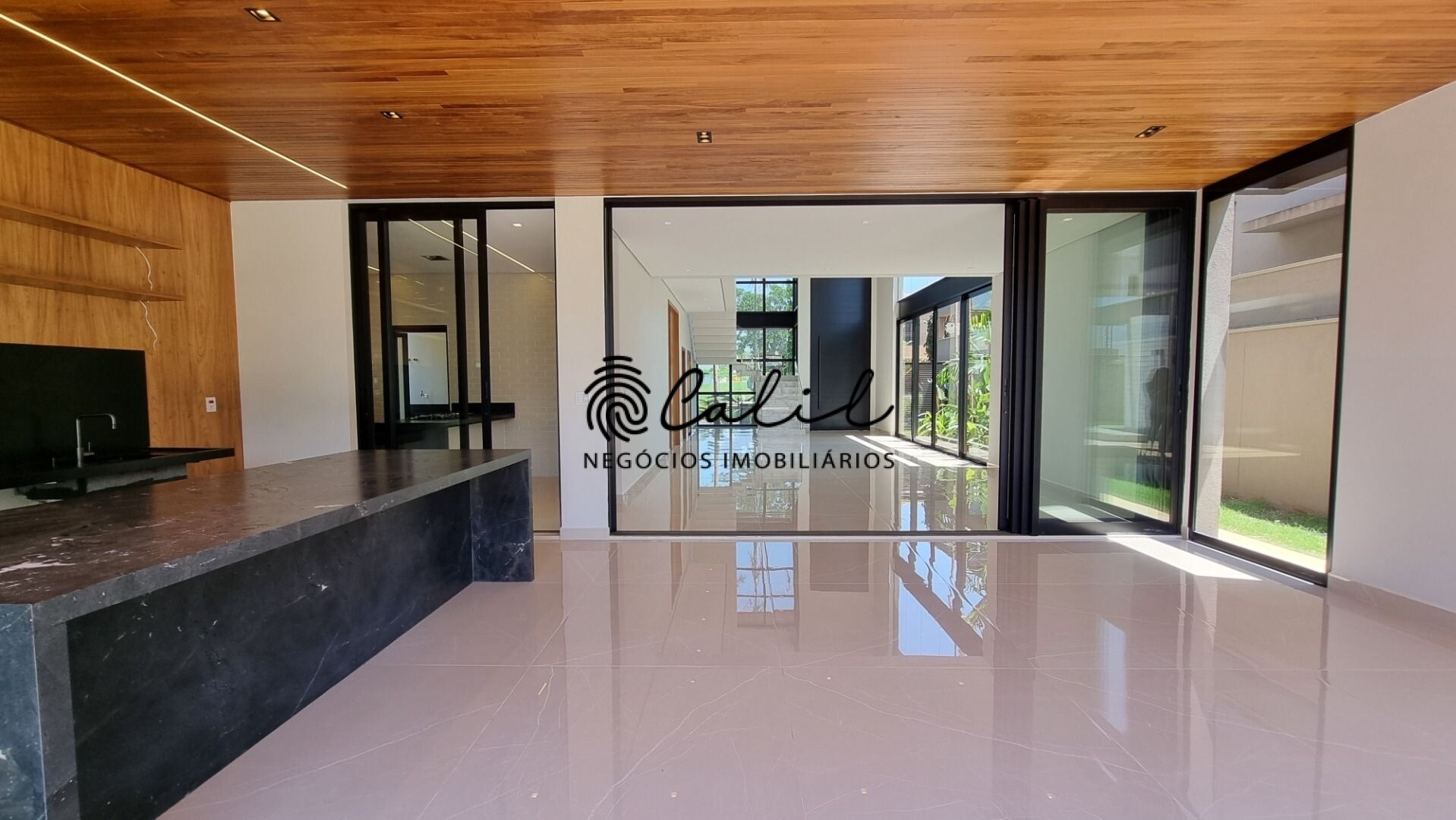 Casa de Condomínio à venda com 4 quartos, 385m² - Foto 18