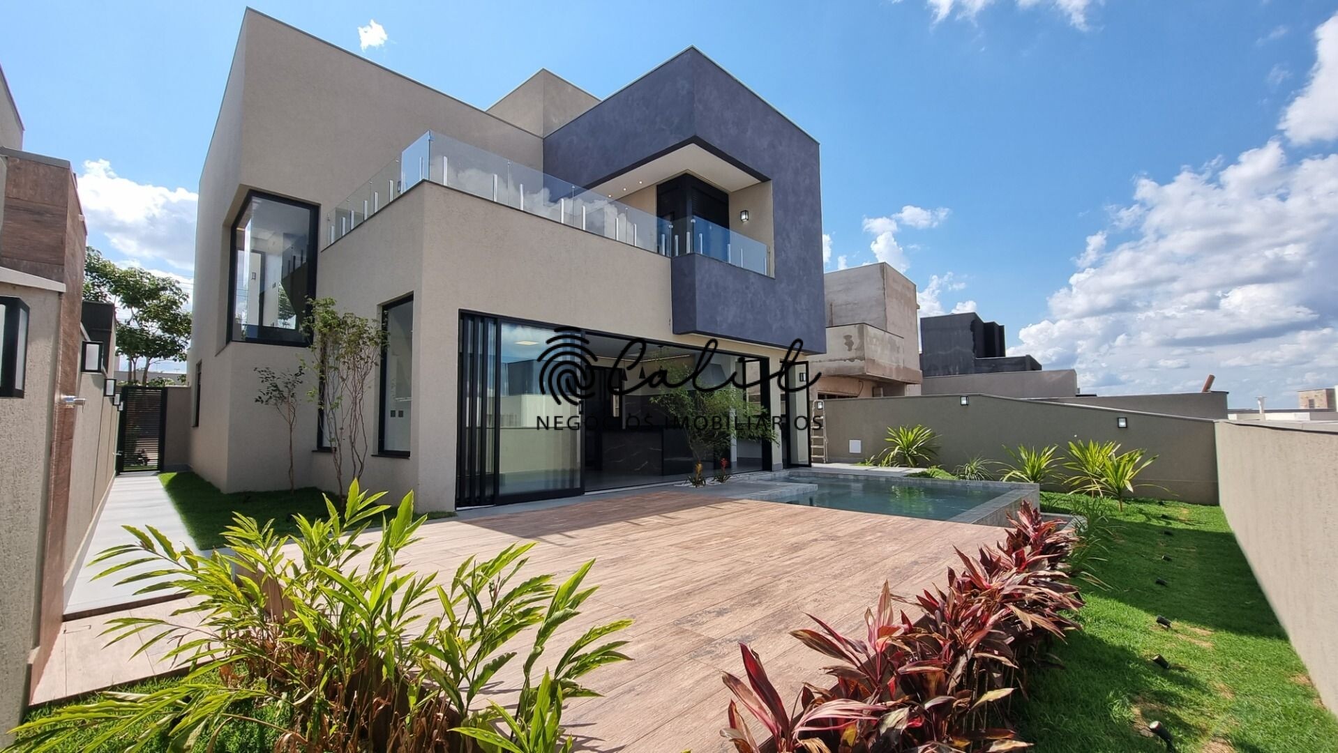 Casa de Condomínio à venda com 4 quartos, 272m² - Foto 2