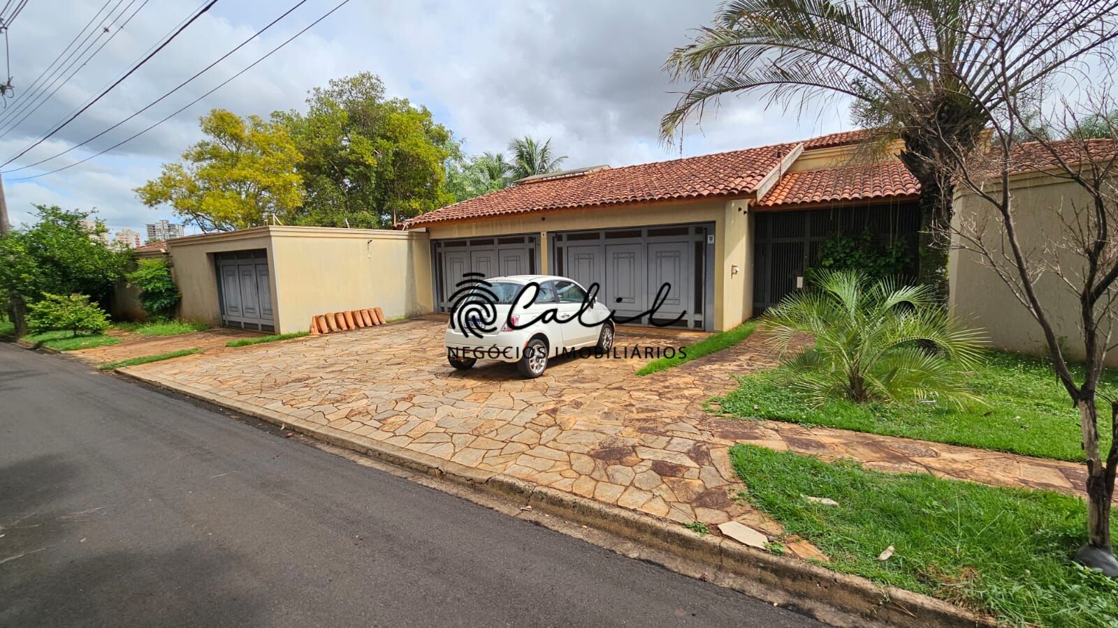 Casa de Condomínio à venda com 3 quartos, 443m² - Foto 1