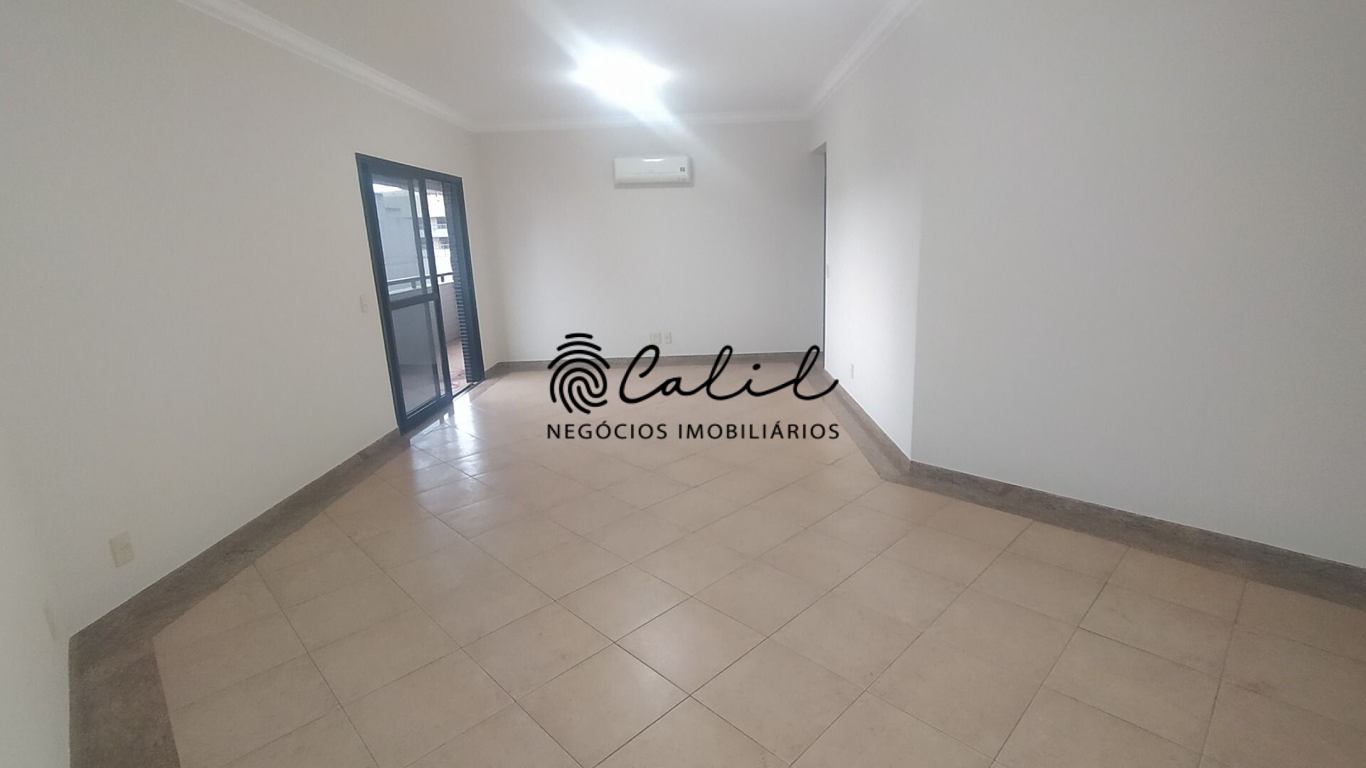 Apartamento à venda com 4 quartos, 156m² - Foto 2