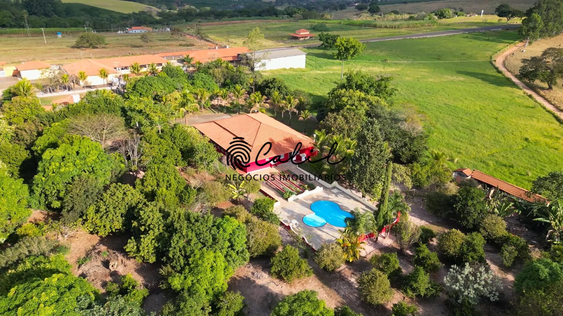 Fazenda à venda com 3 quartos, 129000m² - Foto 1