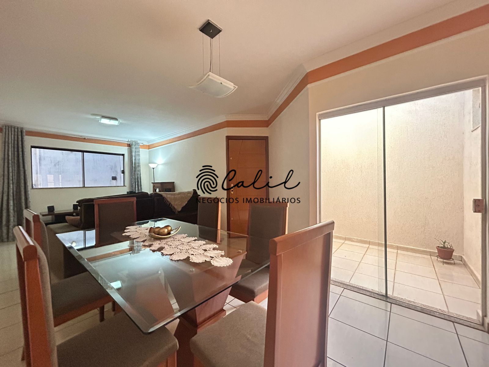 Casa à venda com 2 quartos, 134m² - Foto 1