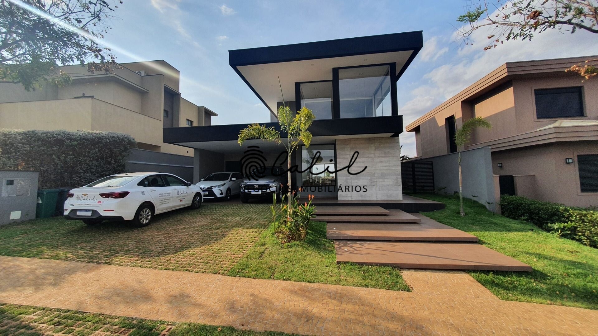 Casa de Condomínio à venda com 3 quartos, 350m² - Foto 1