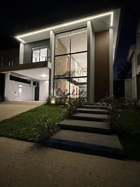 Sobrado à venda com 3 quartos, 252m² - Foto 1