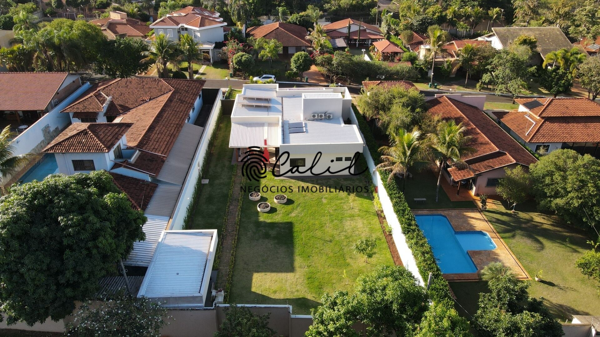 Casa de Condomínio à venda com 3 quartos, 300m² - Foto 13