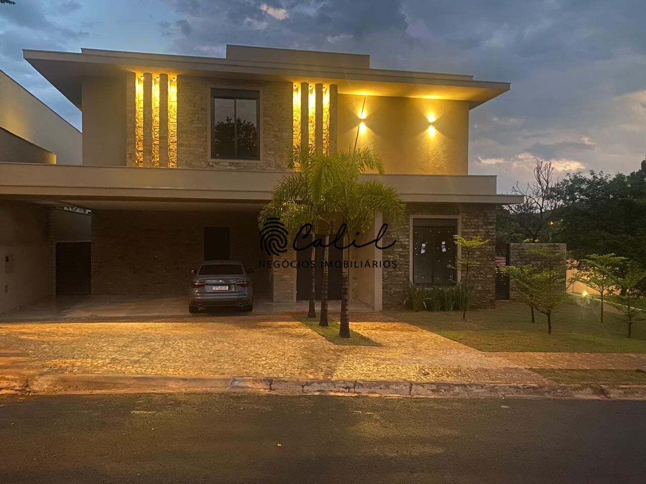 Casa de Condomínio à venda com 5 quartos, 452m² - Foto 1