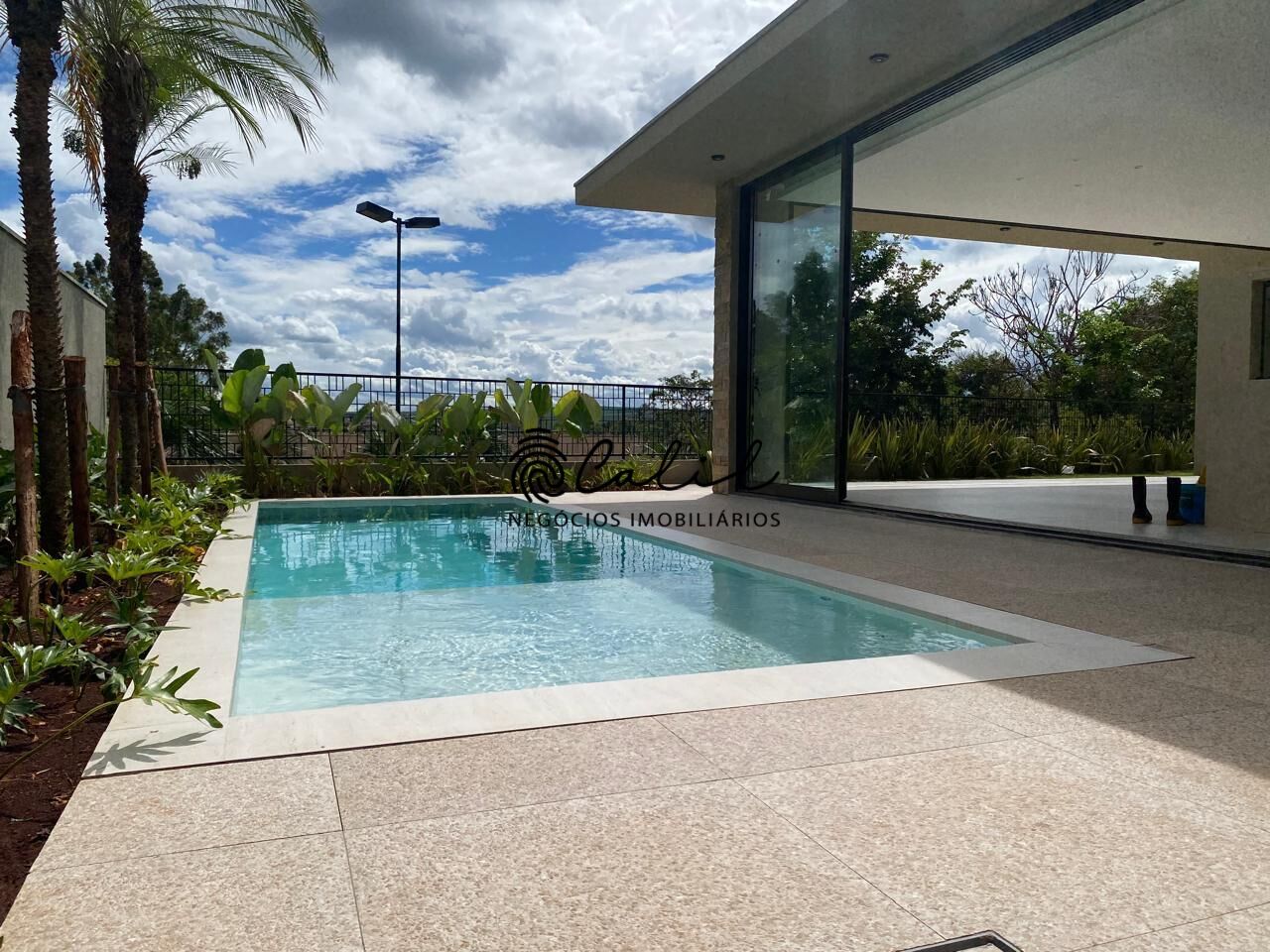 Casa de Condomínio à venda com 5 quartos, 452m² - Foto 3