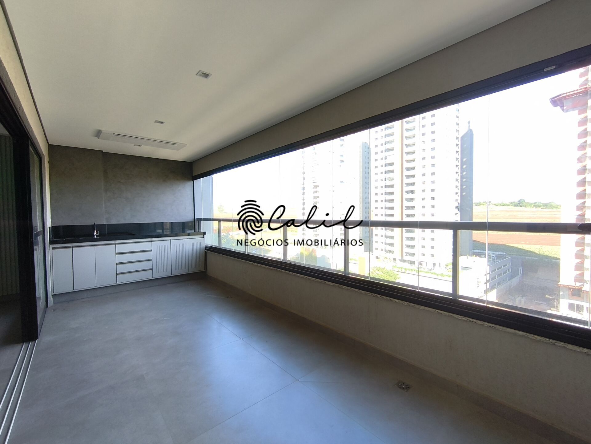Apartamento para alugar com 4 quartos, 154m² - Foto 2