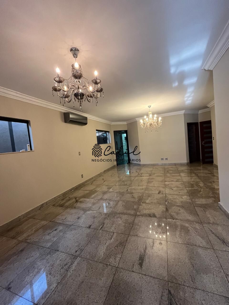 Casa de Condomínio à venda com 3 quartos, 260m² - Foto 2