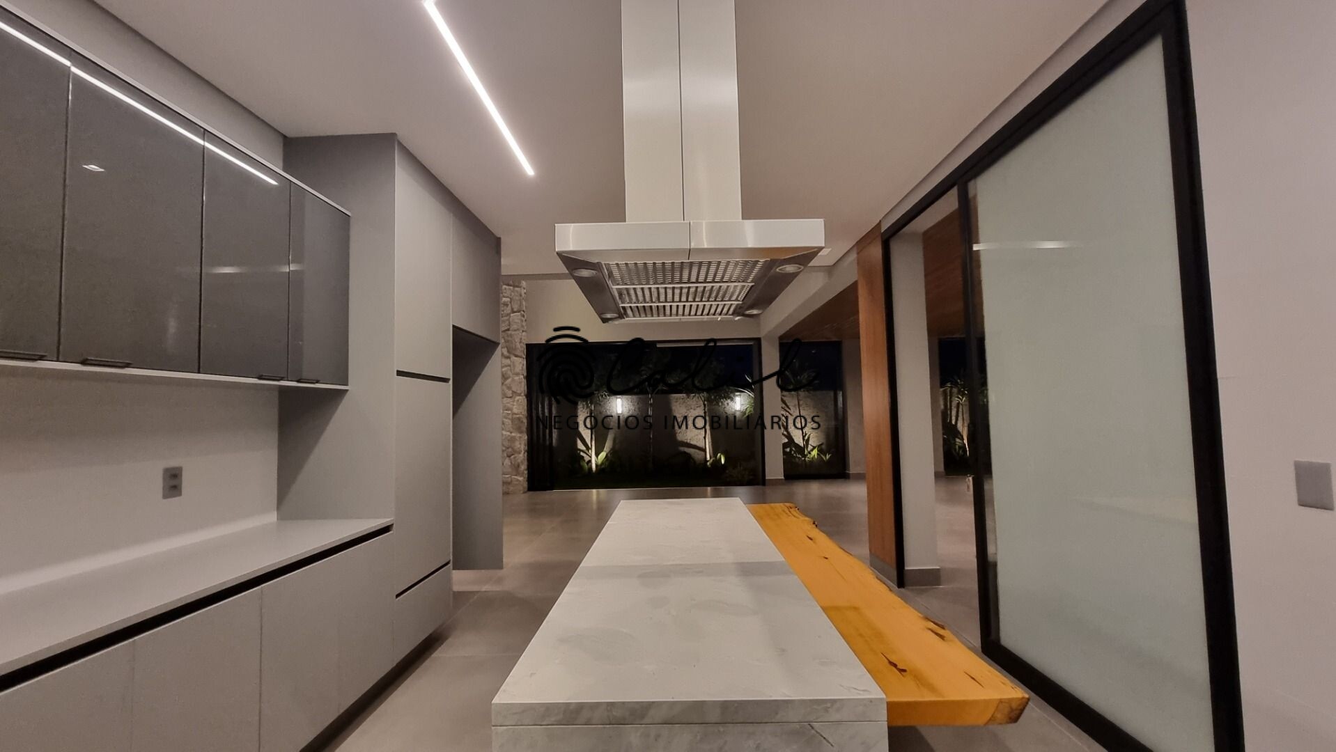 Casa de Condomínio à venda com 4 quartos, 430m² - Foto 2