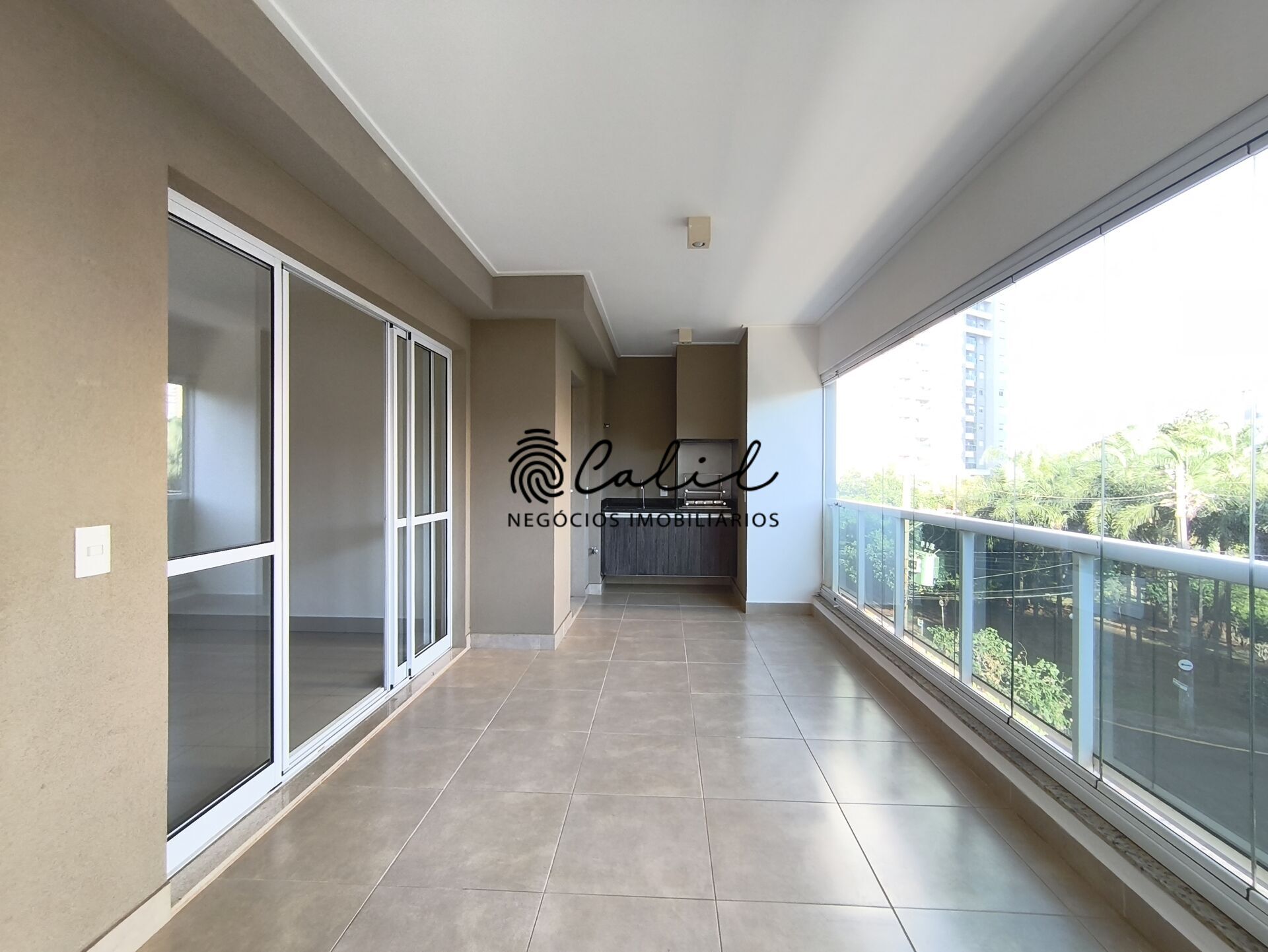Apartamento para alugar com 3 quartos, 139m² - Foto 2