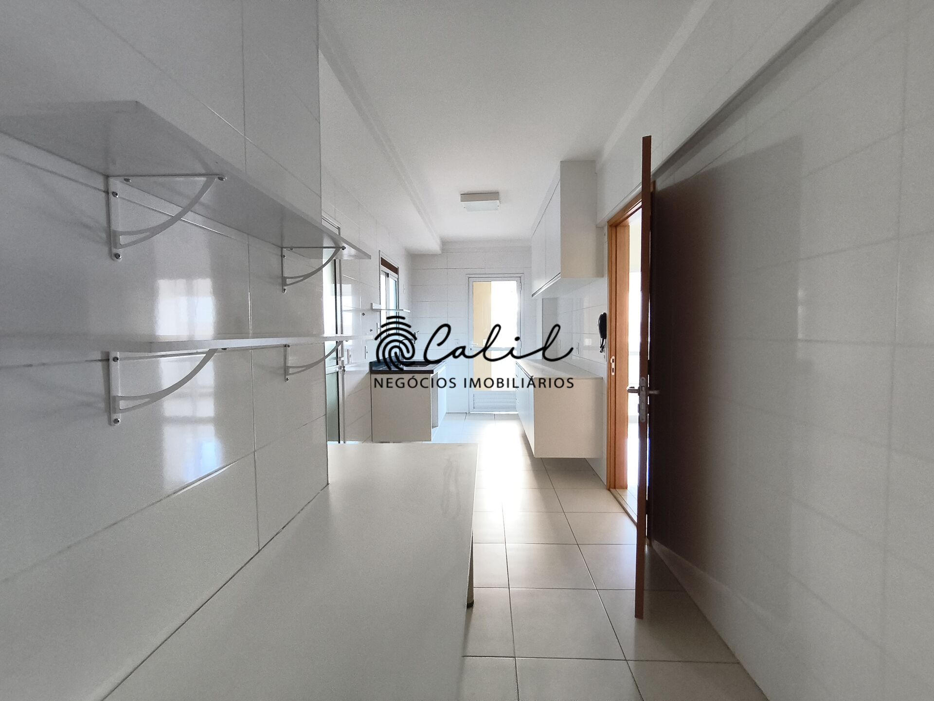 Apartamento para alugar com 3 quartos, 139m² - Foto 4