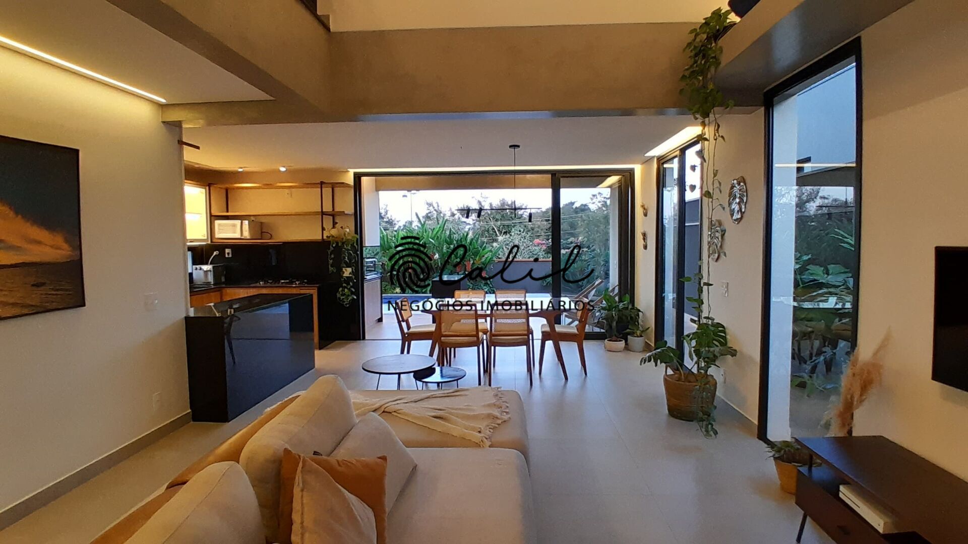 Casa de Condomínio à venda com 3 quartos, 210m² - Foto 5