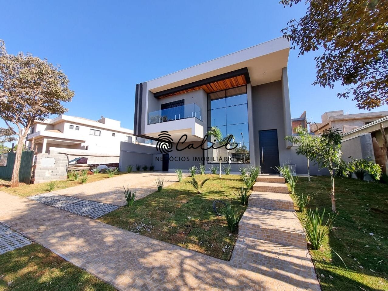 Casa de Condomínio à venda com 3 quartos, 340m² - Foto 2