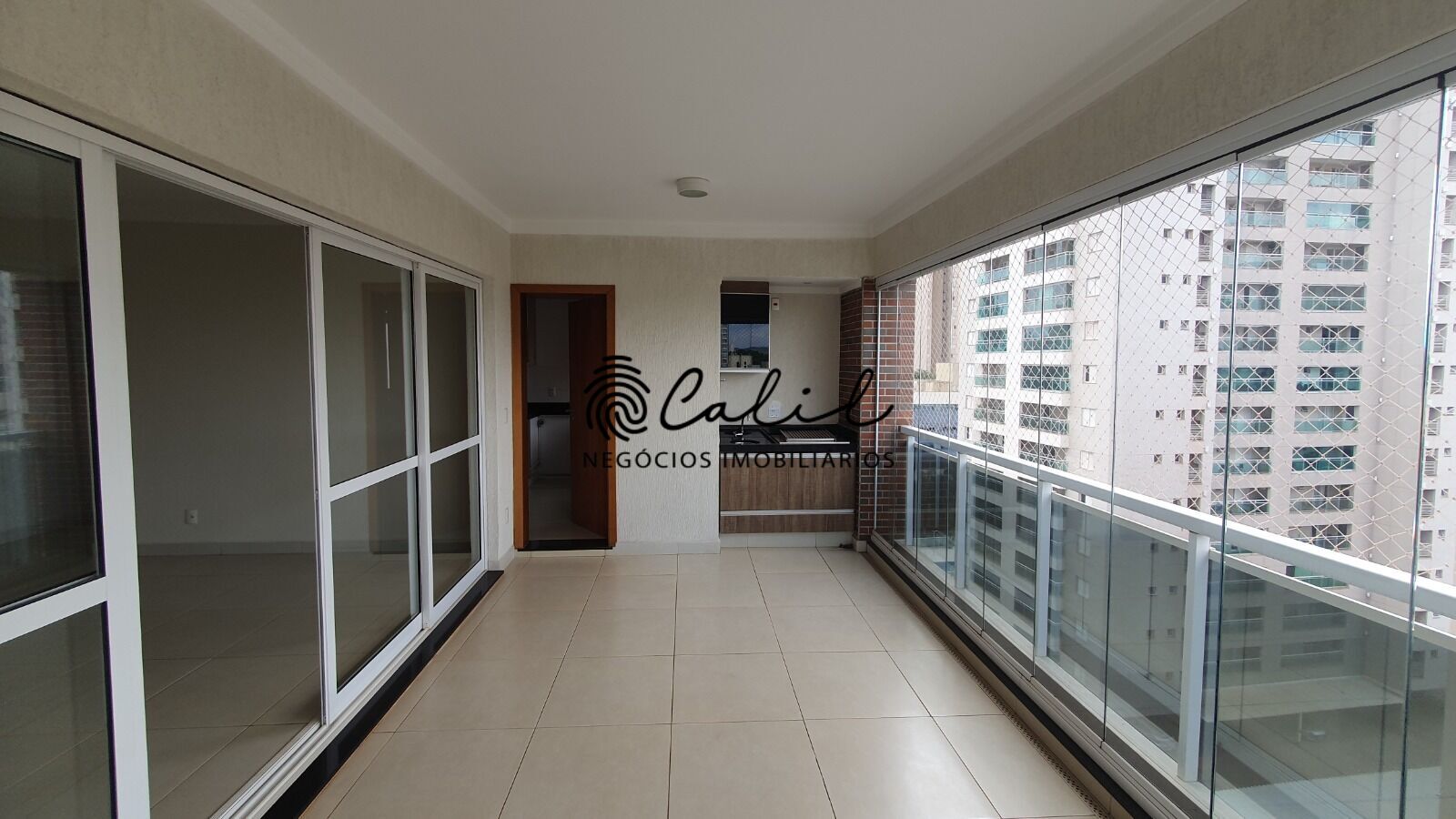 Apartamento à venda com 3 quartos, 144m² - Foto 1
