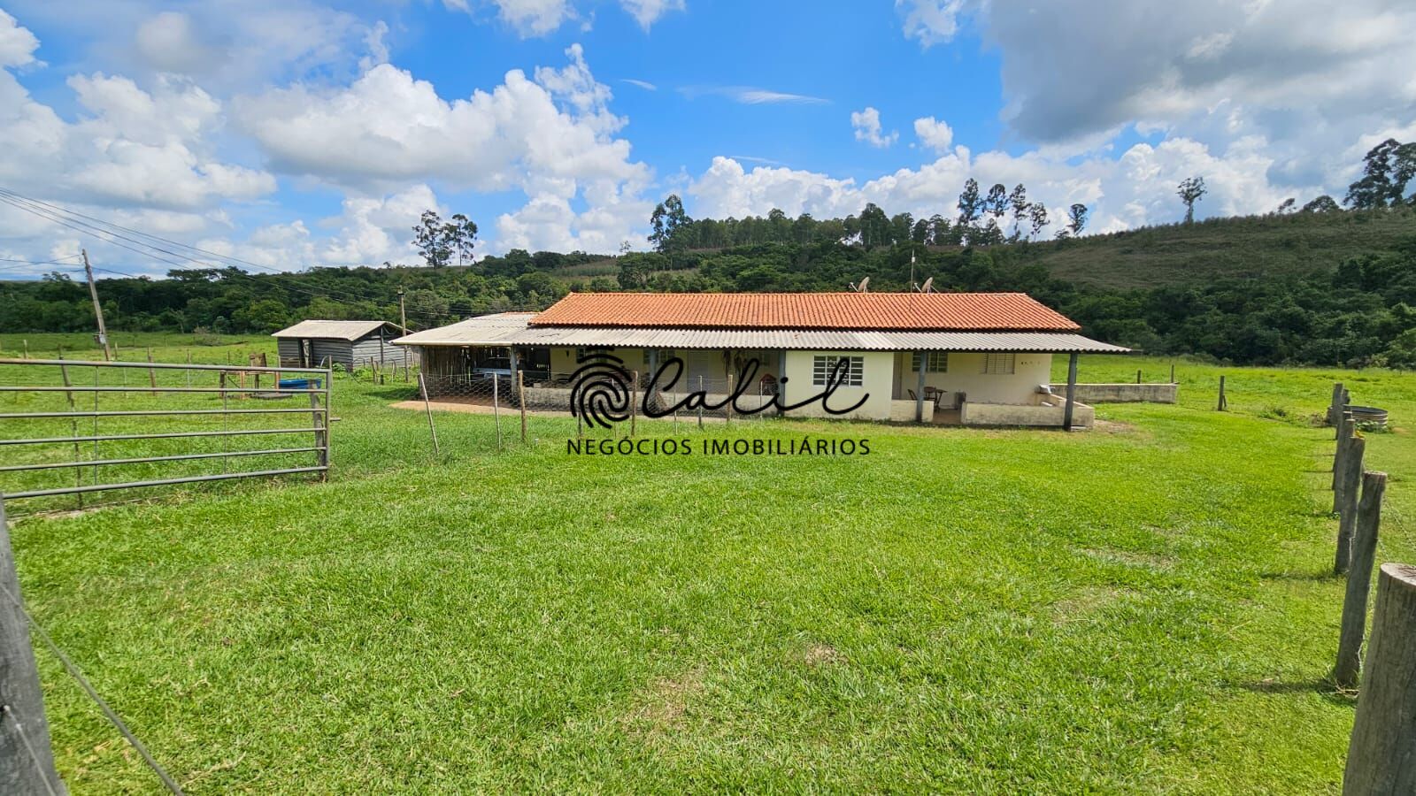 Fazenda à venda com 2 quartos, 1831500m² - Foto 2