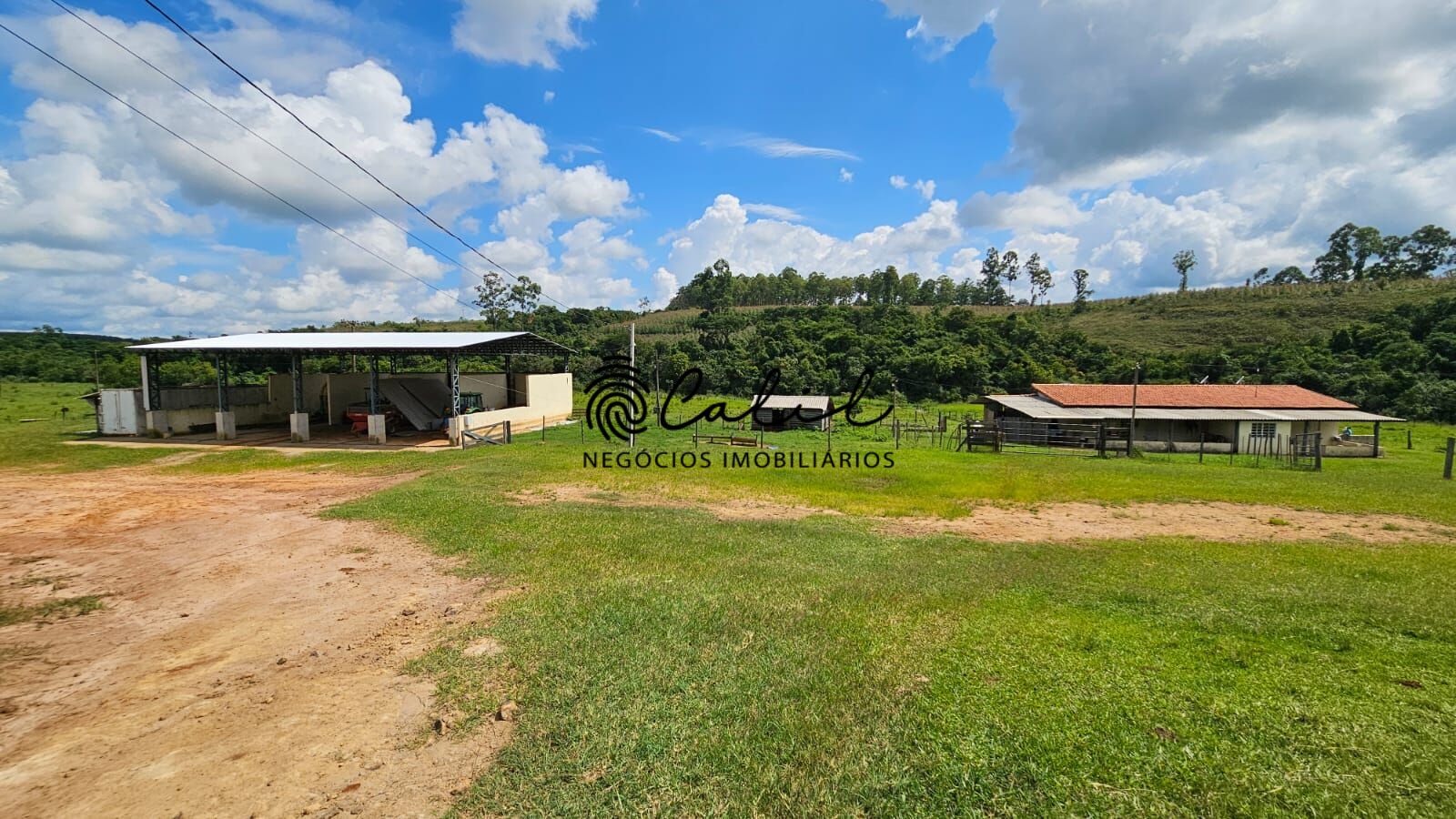 Fazenda à venda com 2 quartos, 1831500m² - Foto 1