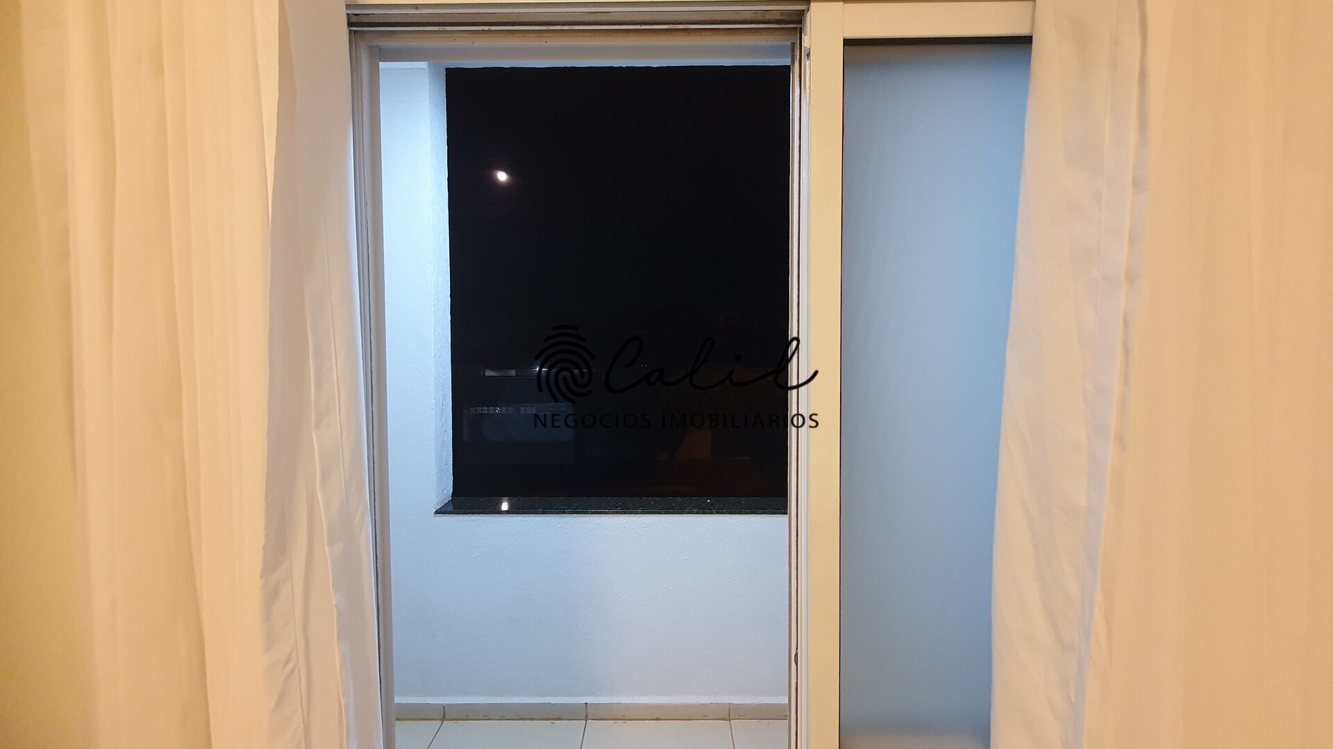 Apartamento à venda com 2 quartos, 64m² - Foto 3