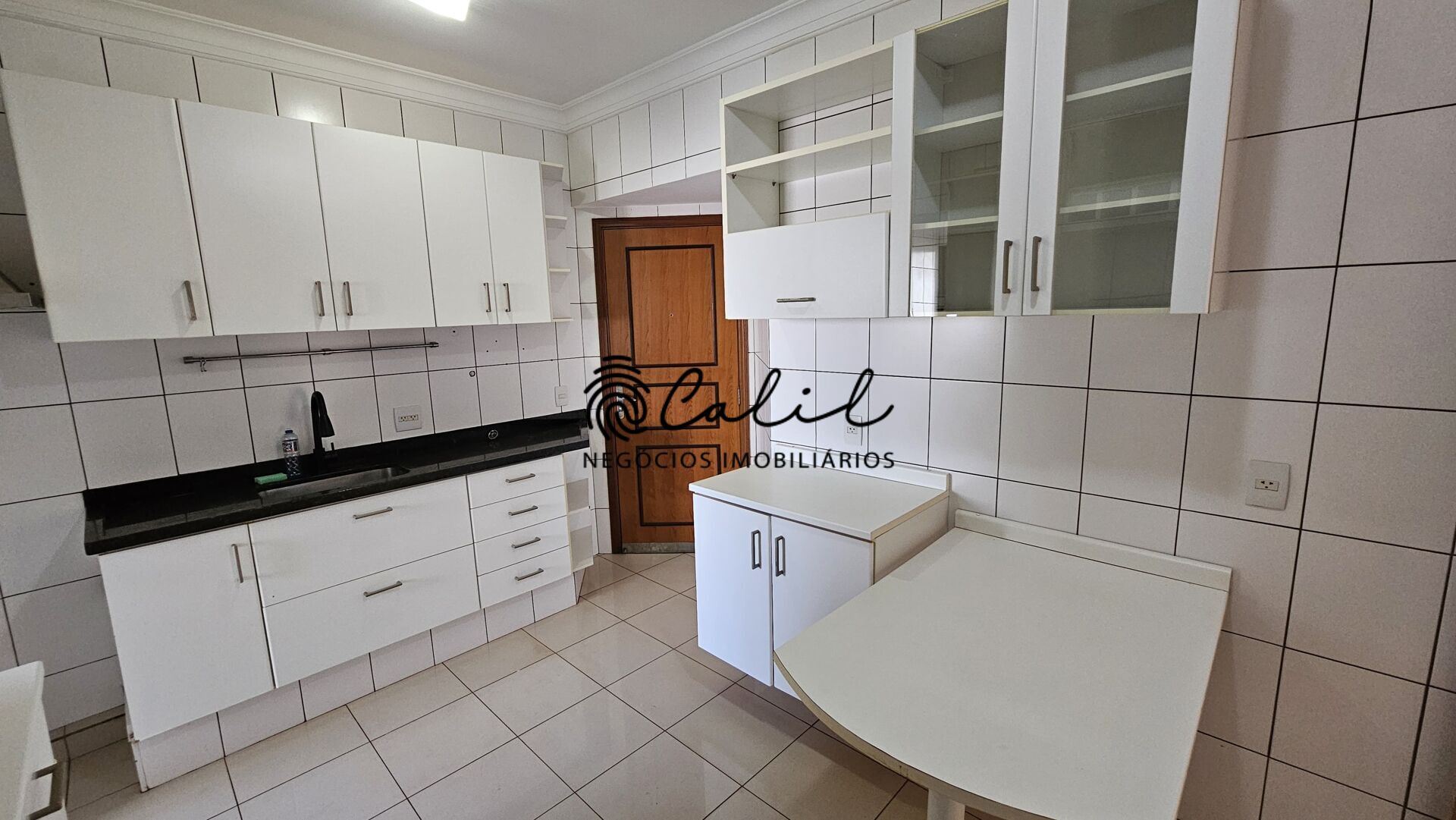 Apartamento para alugar com 3 quartos, 142m² - Foto 9