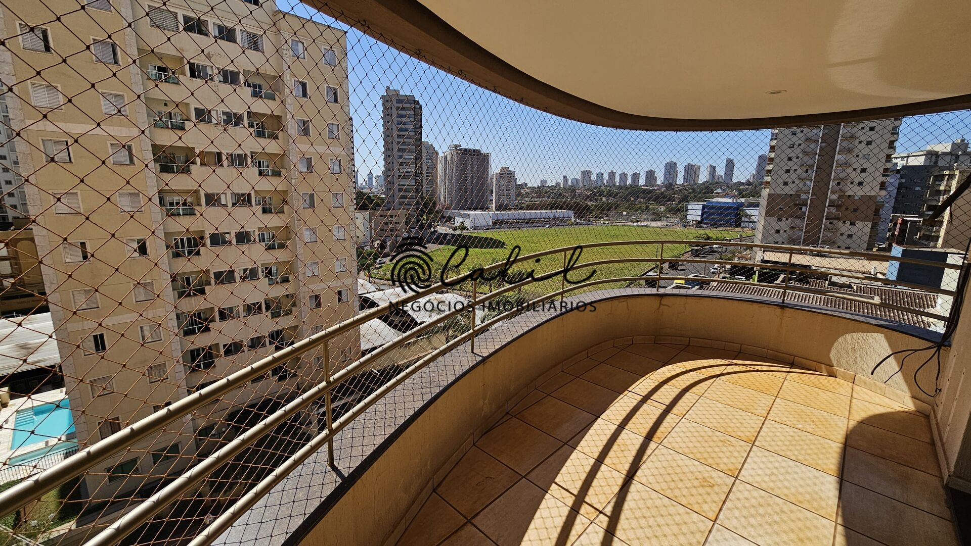 Apartamento para alugar com 3 quartos, 142m² - Foto 1