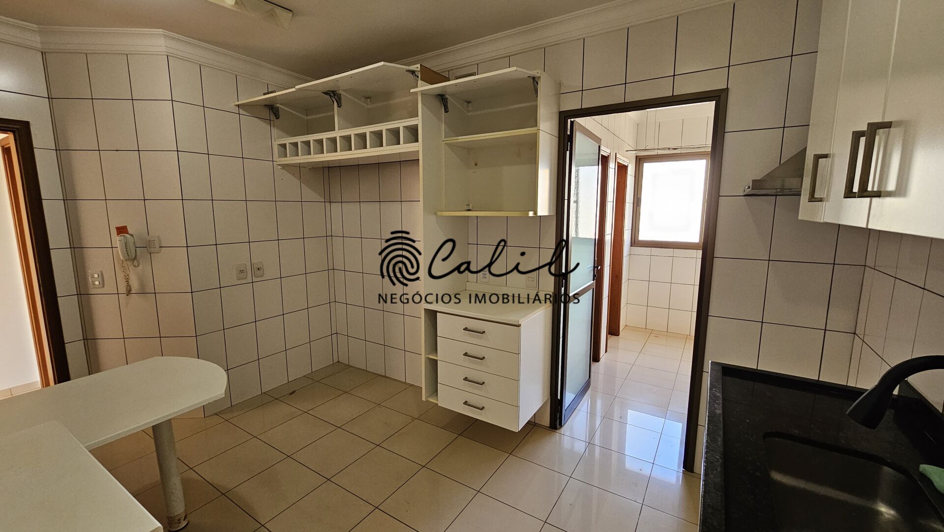 Apartamento para alugar com 3 quartos, 142m² - Foto 10