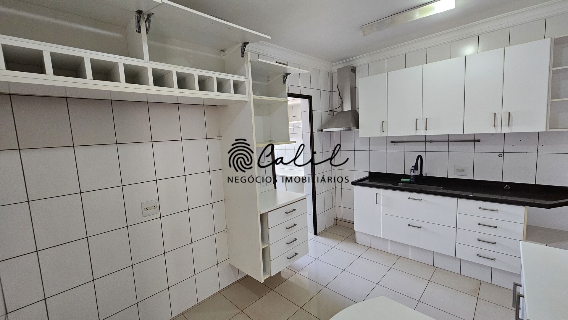 Apartamento para alugar com 3 quartos, 142m² - Foto 13