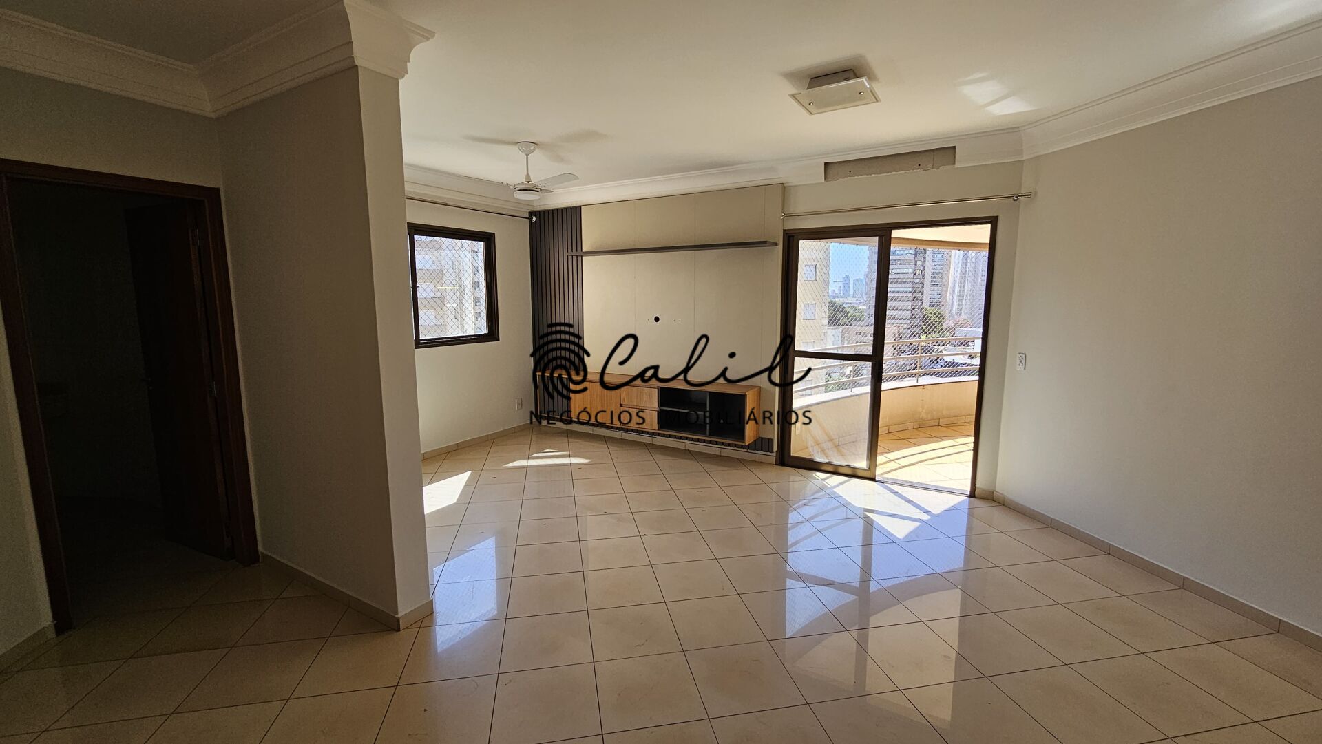 Apartamento para alugar com 3 quartos, 142m² - Foto 2