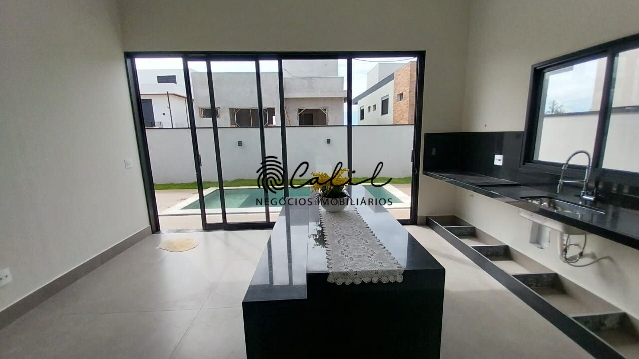 Casa de Condomínio à venda com 3 quartos, 210m² - Foto 2