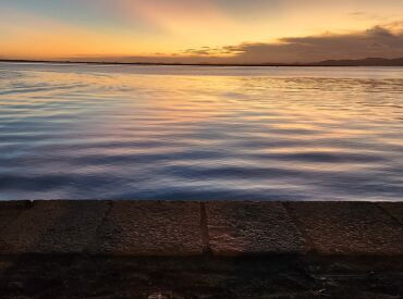 Qualidade de vida em Laguna: Por que a cidade é o destino ideal para morar e investir?