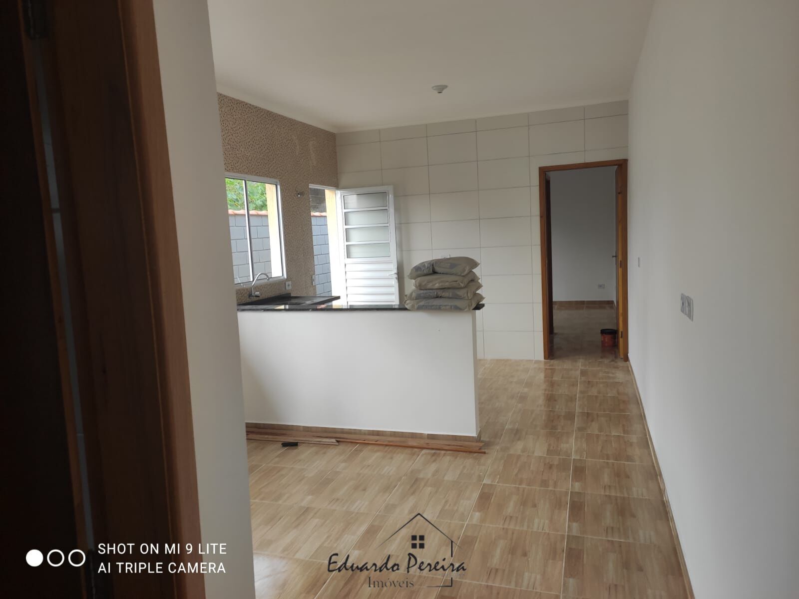 Casa à venda com 2 quartos, 60m² - Foto 2