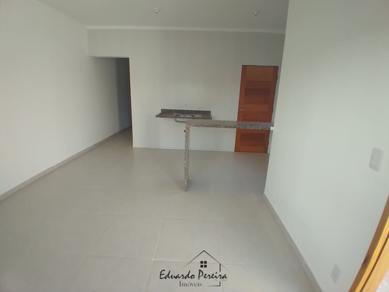 Casa à venda com 2 quartos, 70m² - Foto 4